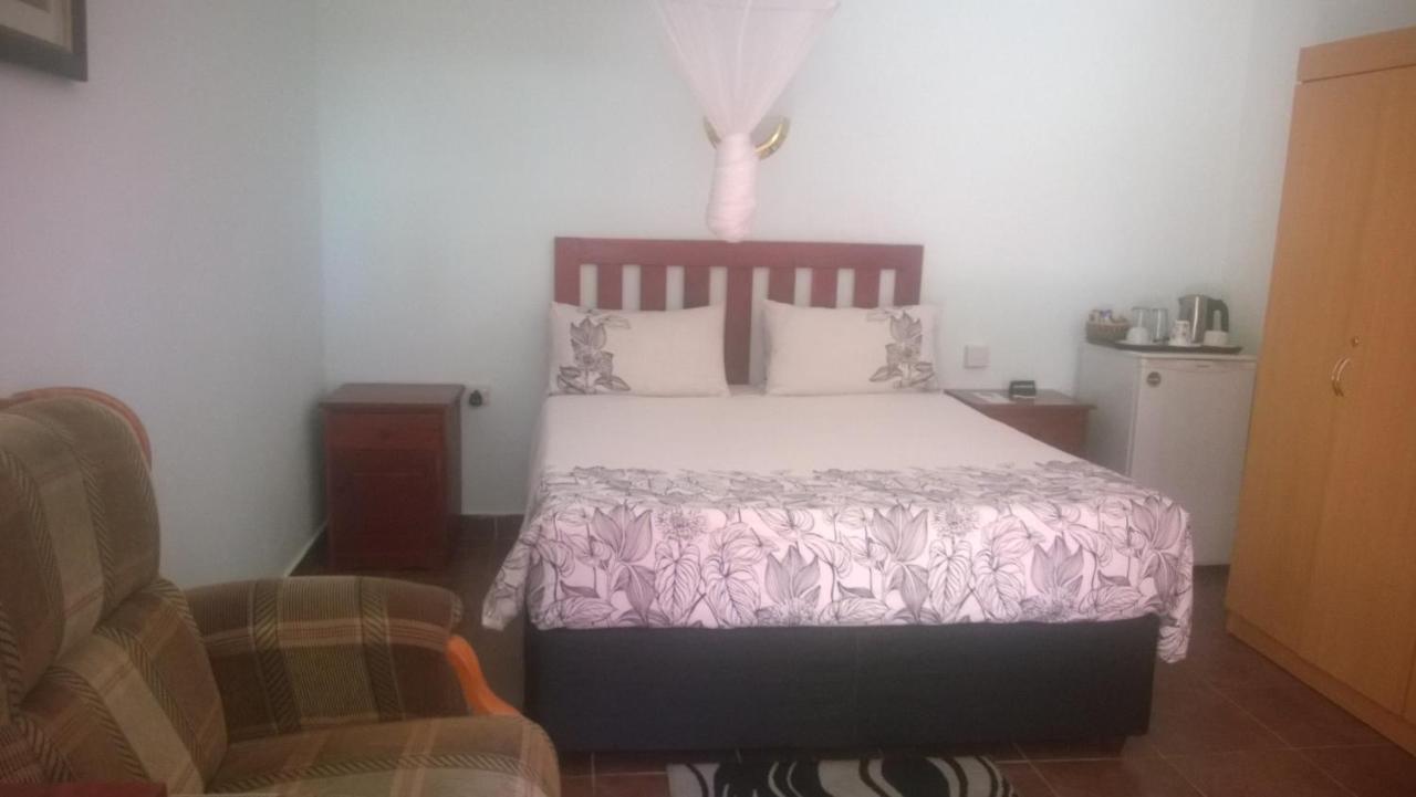 リビングストン グロリアズ ベッド アンド ブレックファースト Bed & Breakfast エクステリア 写真