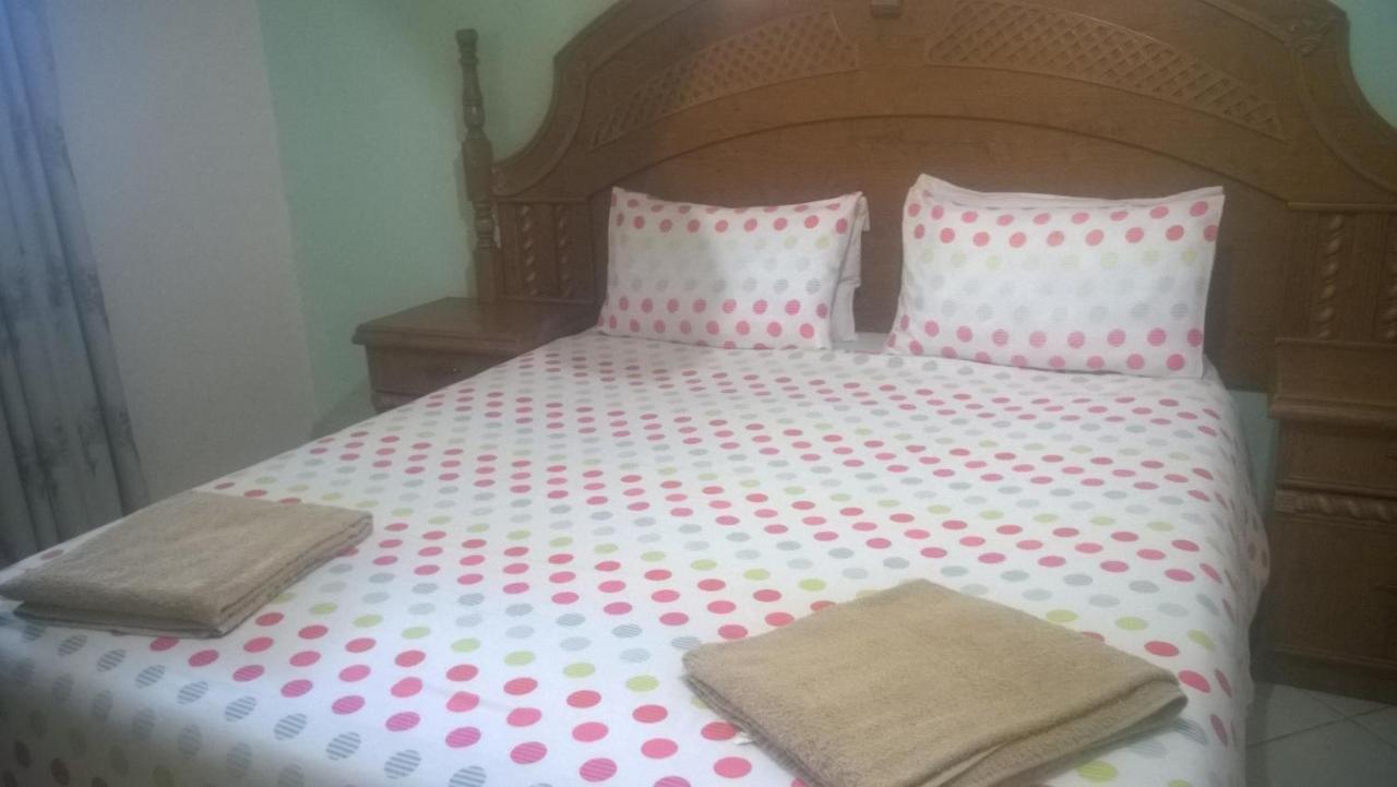 リビングストン グロリアズ ベッド アンド ブレックファースト Bed & Breakfast エクステリア 写真